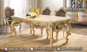Set Meja Makan Mewah Klasik Bourbon Klasik Antik FS1134 hadir dengan kayu jati dan ukiran motif bunga, sempurna untuk nuansa elegan rumah Anda.