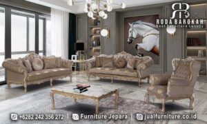 Set Ruang Tamu Mewah Jepara dengan kayu jati dan finishing gold doff, hadirkan elegan dan kenyamanan di ruang tamu Anda.