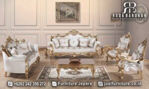 Set Sofa Tamu Mewah Gold dengan kayu jati dan finishing gold doff, menawarkan elegansi klasik Eropa yang memukau untuk ruang tamu Anda.