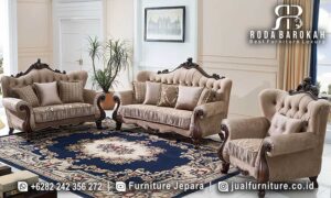 Set Sofa Tamu Mewah Terbaru Victoria Motif Elegan FS1236, terbuat dari kayu jati dengan finishing doff brown dan busa density, sempurna untuk nuansa klasik yang elegan.