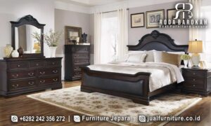 Set Tempat Tidur Klasik Jepara Romanov Detail Ornamen FS1191, terbuat dari kayu jati dengan finishing Holz, sempurna untuk nuansa elegan minimalis modern di kamar Anda.