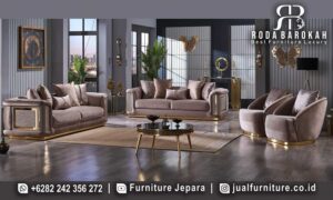 Sofa Ruang Tamu Mewah Modern Regale Klasik Elegan FS1115 hadir dengan rangka kayu jati dan kaki emas, sempurna untuk menambah kesan elegan dan mewah di rumah Anda.