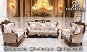 Sofa Set Ruang Tamu Ganesa menawarkan elegan dengan rangka kayu jati dan kain fabric berkualitas, sempurna untuk nuansa klasik Eropa yang mewah di rumah Anda.