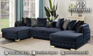 Sofa Tamu Mewah Letter U Magnifico Kesan Elegan FS1138 hadir dengan rangka kayu jati dan busa high density, sempurna untuk relaksasi dalam gaya modern elegan.