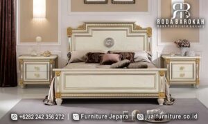 Tempat Tidur Mewah Klasik Ravenna Nyaman Digunakan FS1117 terbuat dari kayu jati lapis lac elegan dan busa density, memberikan kenyamanan dan keindahan klasik yang abadi.