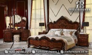 Desain Tempat Tidur Jati Natural dengan ukiran elegan dan finishing Holz, hadir untuk menambah kesan klasik pada kamar tidur Anda.