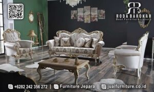 Jual Sofa Tamu Mewah Florence Nuansa Antik FS1320, terbuat dari kayu jati dengan finishing doff gold dan hiasan jahitan emas, sempurna untuk ruang tamu elegan Anda.