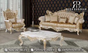 Jual Sofa Tamu Ukir dengan rangka kayu jati dan finishing ducat gold, sempurna untuk nuansa mewah ruang tamu Anda.