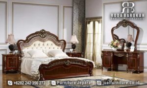Jual Tempat Tidur Mewah Santorini Rangka Kokoh FS1357 dengan kayu jati dan finishing glossy, hadirkan nuansa klasik yang elegan di kamar tidur Anda.