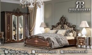 Jual Tempat Tidur Natural Jati Granada Sentuhan Klasik FS1334 hadir dengan desain ukiran mewah dan busa jok padat, menciptakan nuansa klasik yang elegan di kamar Anda.