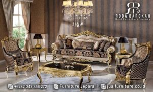Kursi Ruang Tamu Mewah Montmartre Buatan Jepara FS1307 dengan kayu jati dan gold plating, siap memberikan nuansa elegan dan klasik di ruang tamu Anda.