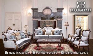 Kursi Tamu Jati Prestige Ornamen Elegan FS1380 hadir dengan kayu jati dan finishing Holz Gold, sempurna untuk memberikan sentuhan klasik modern di ruang tamu Anda.