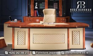 Meja Kantor Mewah Jati Verona Desain Berkarakter FS1397 hadir dengan bahan kayu jati dan finishing Holz, memberikan nuansa elegan dan profesional di ruang kerja Anda.