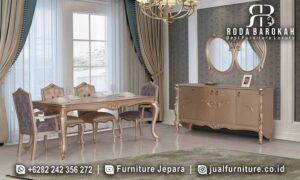 Meja Makan Jati Gold Mewah FS1326 dengan desain elegan dan kaki ukiran, terbuat dari kayu jati berkualitas dengan finishing Holz, sempurna untuk keluarga.