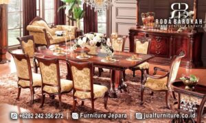Meja Makan Jati Natural Maestro Desain Berkelas FS1436 menawarkan keanggunan gaya klasik Eropa dengan kaki meja ukiran, cocok untuk ruang makan utama Anda.