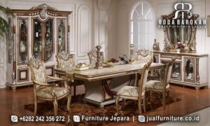 Meja Makan Klasik Mewah Padova Buatan Jepara FS1376 terbuat dari kayu jati dengan finishing Holz Gold, memberikan nuansa elegan dan tahan lama untuk ruang makan Anda.