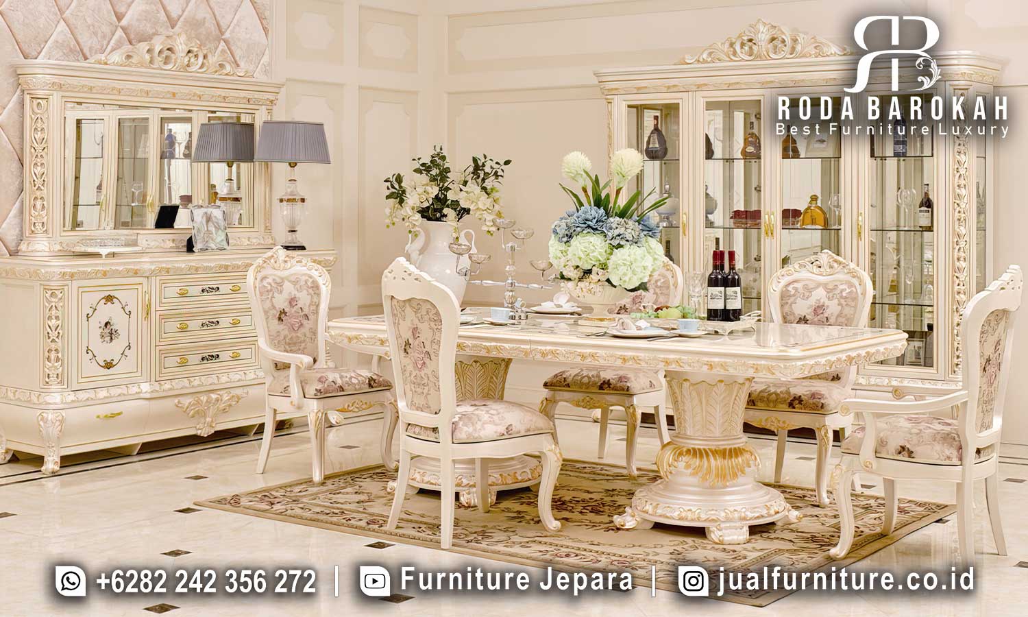 Meja Makan Mewah Ferrara Ukiran Ornamental FS1374 terbuat dari kayu jati dengan finishing doff dan kain bludru elegan, sempurna untuk dekorasi klasik modern Anda.