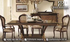 Meja Makan Natural Jati Louis Antik Elegan FS1418 menambah kesan klasik modern dengan kaki meja berhias emas dan kayu jati berkualitas, sempurna untuk keluarga.
