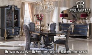 Model Meja Makan Turki Bergamo Kesan Antik FS1327 hadir dengan rangka kayu jati dan kain bludru, menawarkan keanggunan dan daya tahan dalam satu set elegan.