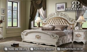 Set Kamar Mewah Klasik Victoria Bernuansa Antik FS1384 hadir dengan material kayu jati dan finishing Holzman, memberikan nuansa elegan untuk tidur yang nyaman.