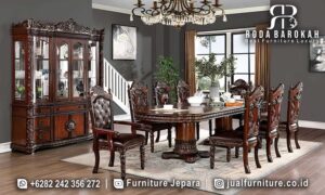 Set Meja Makan Jati Viennese Nyaman Digunakan FS1386 hadir dengan kayu jati doff, kain bludru, dan desain oval elegan untuk nuansa klasik yang memikat.