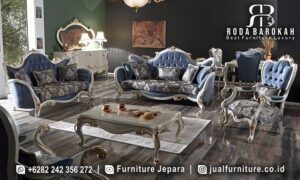 Set Sofa Tamu Mewah Jepara dengan rangka kayu jati dan finishing lac emas, menghadirkan nuansa elegan dan mewah untuk ruang tamu Anda.