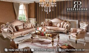 Sofa Tamu Mewah Klasik Regale Anti Lembab FS1281 hadir dengan rangka kayu jati dan finishing emas, sempurna untuk ruang tamu bergaya klasik modern.