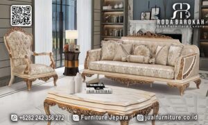 Sofa Tamu Mewah Klasik Santorini Produk Bergaransi FS1319 hadir dengan kayu jati dan finishing gold doff, sempurna untuk ruang tamu elegan Anda.