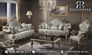 Sofa Tamu Mewah Ravenna Ornamen Elegan FS1341 terbuat dari kayu jati dengan finishing emas dan busa densitas tinggi, sempurna untuk ruang tamu yang elegan.
