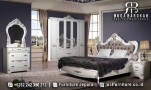 Tempat Tidur Mewah Mantova Nuansa Elegan FS1324 terbuat dari kayu jati finishing duco, dilengkapi lemari dan meja rias untuk suasana tidur yang lebih elegan.
