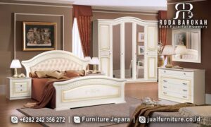 Tempat Tidur Mewah Modern Positano Kesan Klasik FS1309, terbuat dari kayu jati dengan cat duco emas, menjadikan ruang tidur Anda elegan dan mewah.