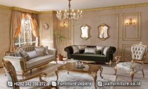 Set sofa tamu mewah putih emas FS1487 lengkap dengan sofa 3 dudukan tufting krem, single chair motif floral, dan meja tamu ukir top kayu gold.