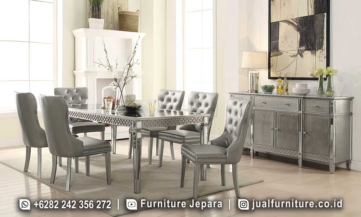 Set meja makan minimalis mewah silver metallic FS1470 lengkap dengan meja mirrored apron ukir geometris, 6 kursi high back diamond tufting velvet abu, dan sideboard mirrored 2 laci 2 pintu.
