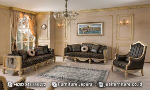 Set sofa tamu mewah klasik abu emas FS1486 lengkap dengan sofa 3 dudukan, sofa 2 dudukan, single chair motif garis, dan dasar kisi-kisi gold pada seluruh unit.